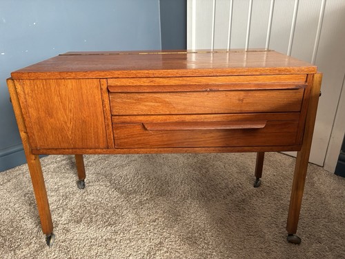 Vintage 1960s mid - mid, teak