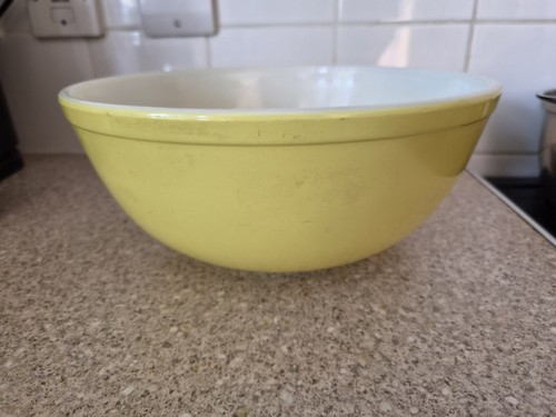 Pyrex large yellow primary - large,