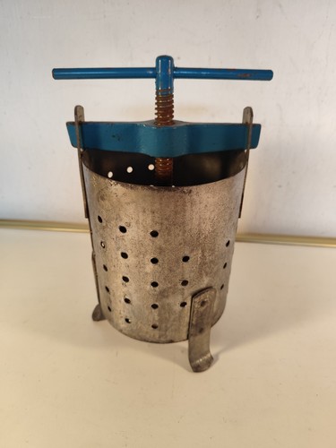 Fruit press mechanic apple - press,