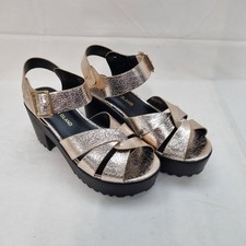 River Island Gold Platform