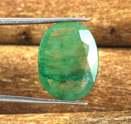 Natural green emerald - ct,