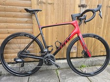 Giant Defy Advanced Pro 1 Mens Carbon Road Bike 2020 in Red - £4799 RRP