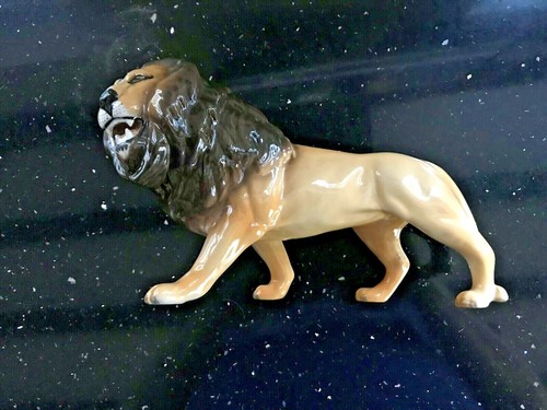 Beswick lion model 2089 first - lion,