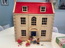 Pintoy Wooden Marlborough Dolls House with Furniture and Accessories