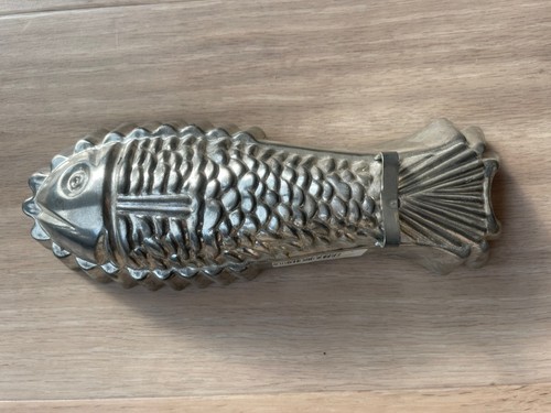 Vintage retro silver metal - silver,