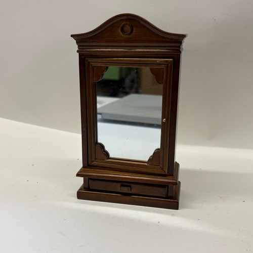 12th scale dolls house - 1:12th,