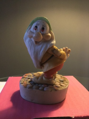 Disney snow white dwarf - white, by