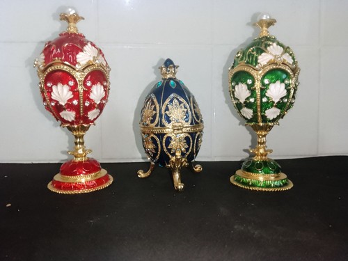 Decorative eggs - ).,