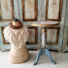 BEAUTIFUL SIDE TABLE FRENCH