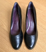 Tamaris black leather court