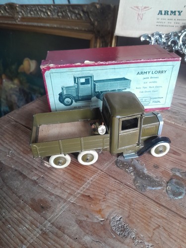 Vintage britains army six - britains,