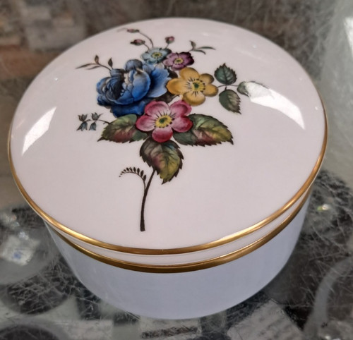 Royal worcester fine bone - royal,