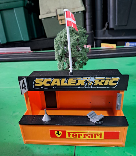 Vintage scalextric pit garage - vintage,