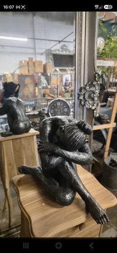 Lady sculpture - lady,