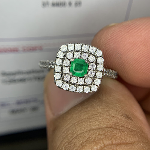 Natural carat vivid green - natural,