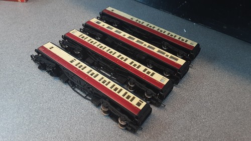 Hornby maroon and cream - maroon, mk1