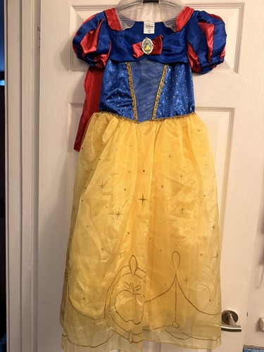 Immaculate disney store snow - immaculate,