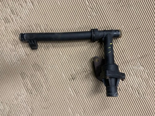 Thermostat housing water - /,