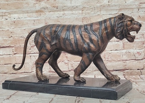 Real bronze metal statue - bronze,