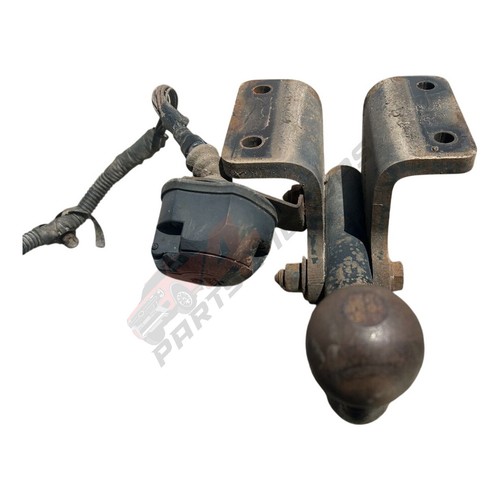 Volkswagen amarok rear towbar - volkswagen,