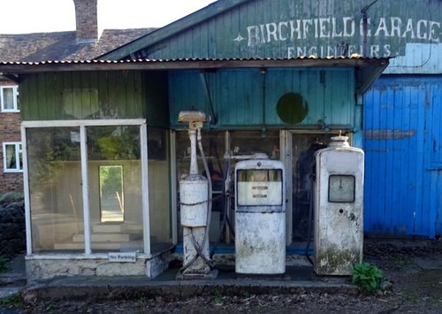 Photo 6x4 old petrol - 6x4, pumps