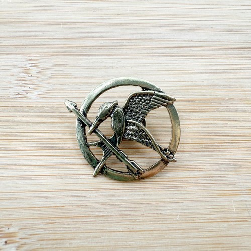 Hunger games mockingjay pin - games,