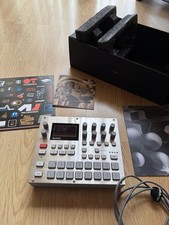 Elektron Syntakt 12-Track Drum Computer Synthesiser E25 Remix Edition. 