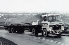 B/W PHOTO: GORDON & TURNBULL FODEN ARTIC FLAT TRAILER - GLS 918S