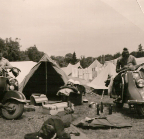 Vintage photo 1950s - b&w,
