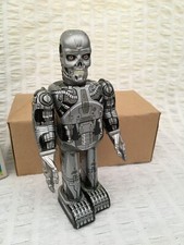 VINTAGE Wind-up Tin Robot for
