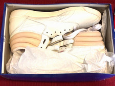 Woman's Sneakers & Athletic