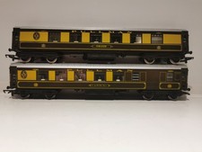 Unbranded OO Gauge  2 x