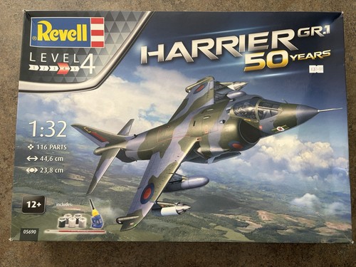 Revell harrier 1 scale - 1/32,