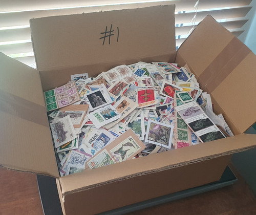 9kg box world wide stamps - world,