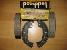 NEW FRONT BRAKE SHOES - KB1141