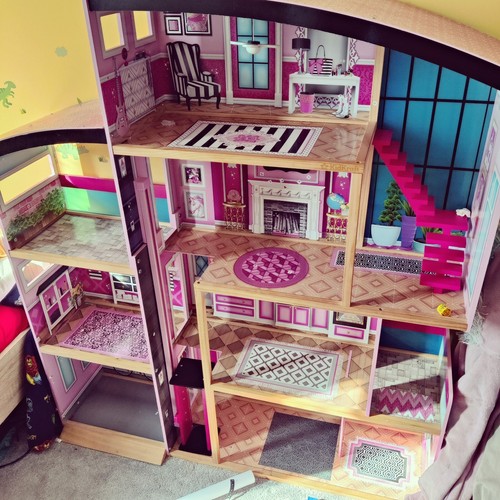 Large kidkraft dollhouse - large,