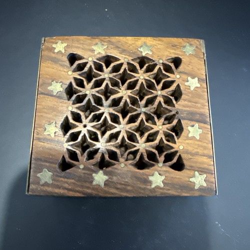 Jali hand carved lattice - hand-carved,