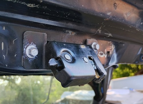 Boot latch hatch - mg,