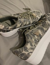 GUESS camouflage Trainers Size