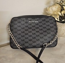 Michael Kors Jet Set Logo