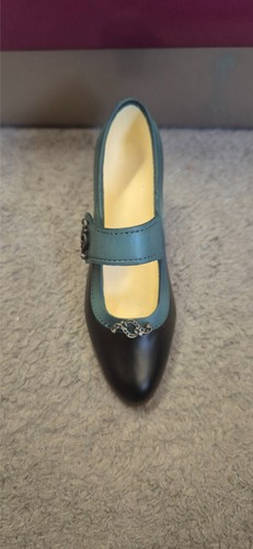 Just the right shoe - right,