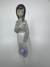 Nao by Lladro Girl Figurine w/ Flowers & Hat Spain 1990 Porcelain 23cm