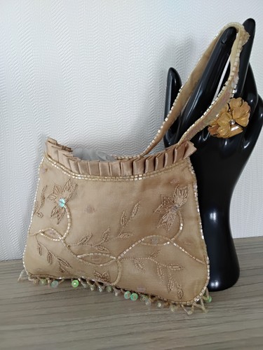 Beautiful little vintage - beautiful,