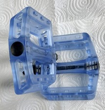 WELGO 9/16 Pedals Clear Blue
