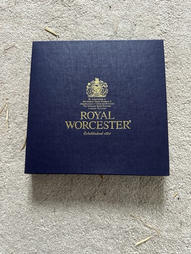 Royal worcester queen - worcester,