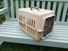 Sturdy pet / cat carrier, small size