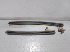 Front right door glass guides