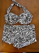 Gorgeous cream/brown/gold halter bikini. Size 18. Twistfront top. Roll top botto