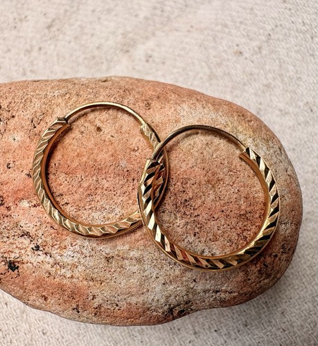 Ornate vintage 9ct gold - ornate,