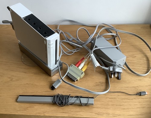 Nintendo wii console - nintendo, white